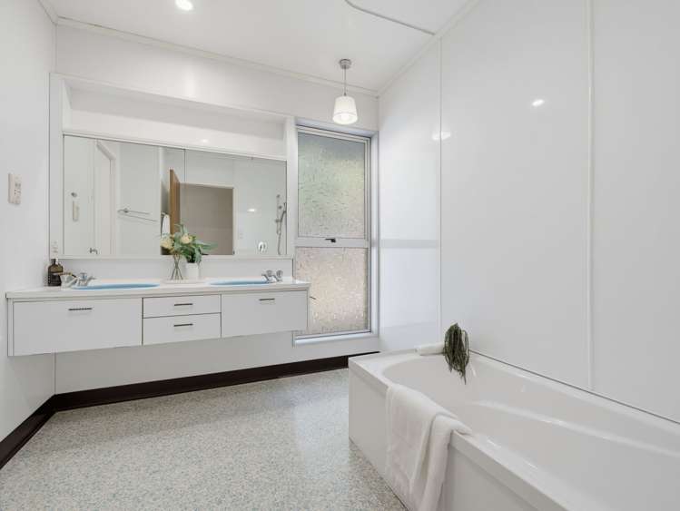 8 Manahi Avenue Kawaha Point_17