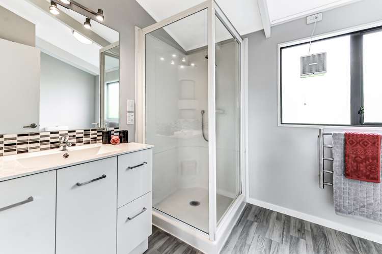 63 Sunnyhills Avenue Glenview_21