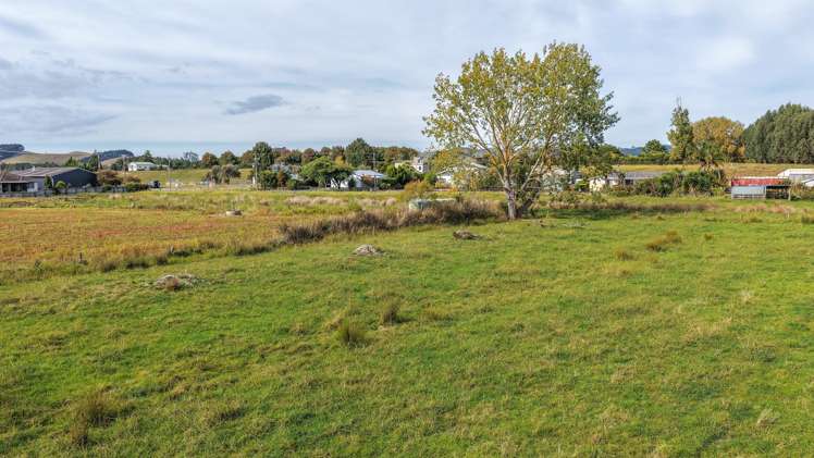 33 and 92 Back Miranda Road Waitakaruru_13