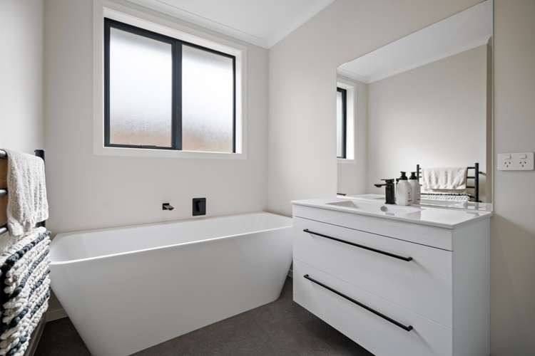 17 Whakaturou Crescent Pyes Pa_13