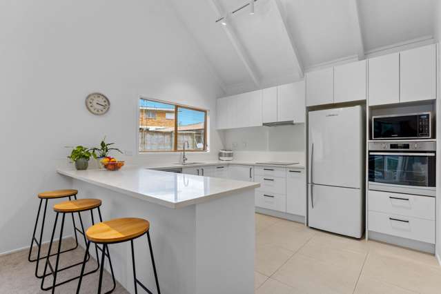 2/1 Trelawny Place Hillcrest_2