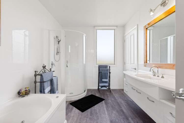 2 Fairway Drive Bridge Hill_23