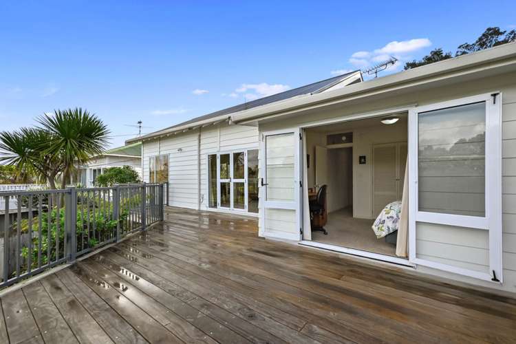 10 Seabreeze Road Narrow Neck_14