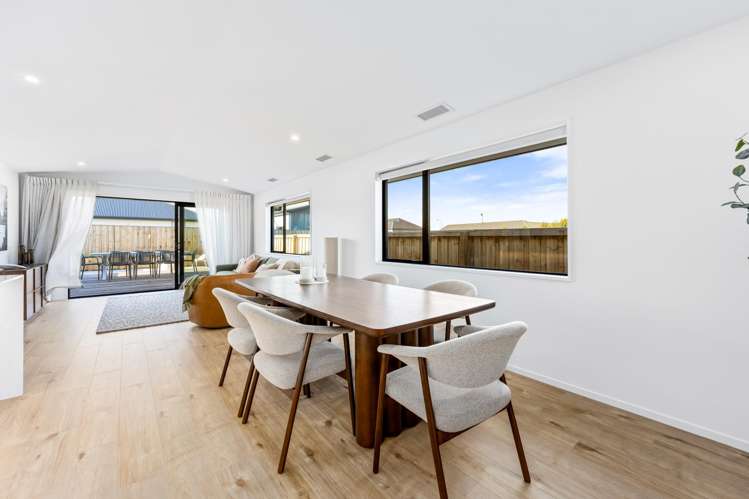 3 Earlsbrook Boulevard Lincoln_8