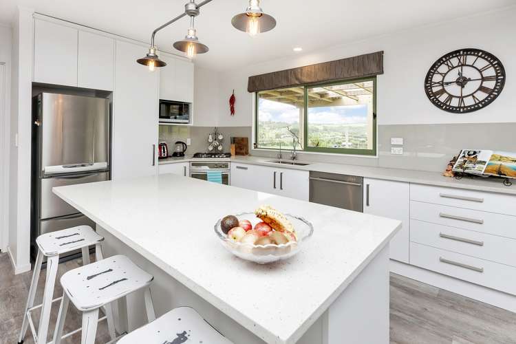 108 Valley Road Waimauku_11