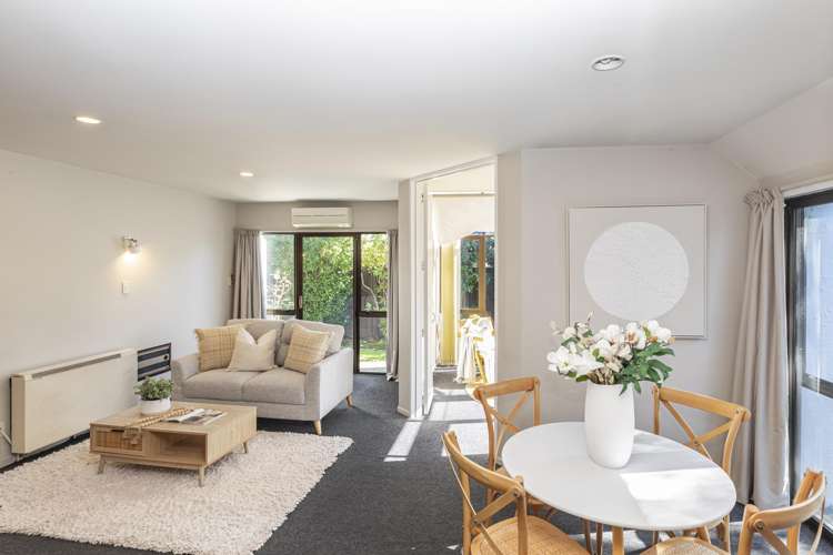 2/6 Ashfield Place_4