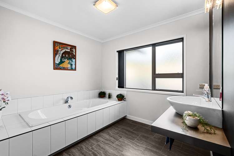 169 King Road Inglewood_25