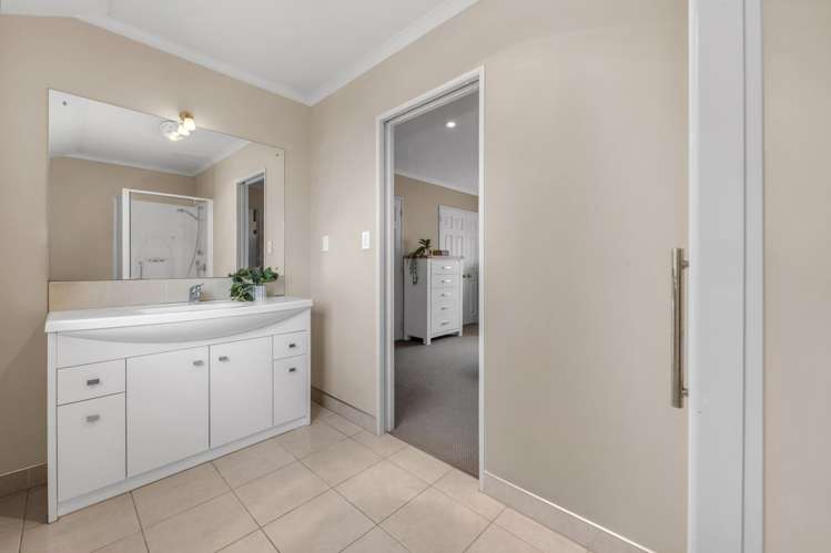 21 Speyside Crescent Flat Bush_10