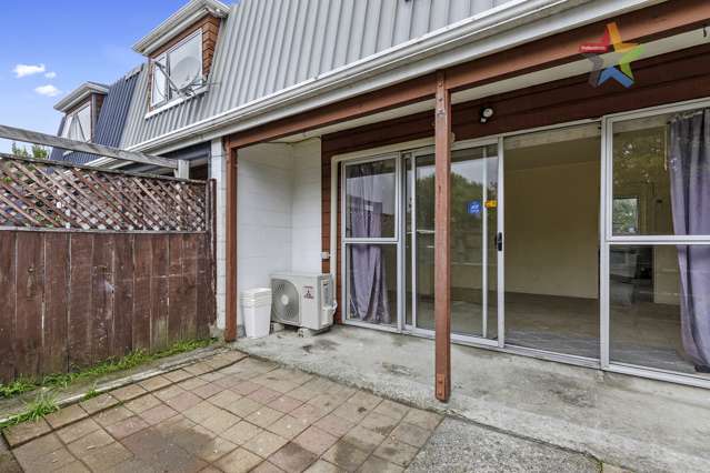 8c Montgomery Crescent Clouston Park_1