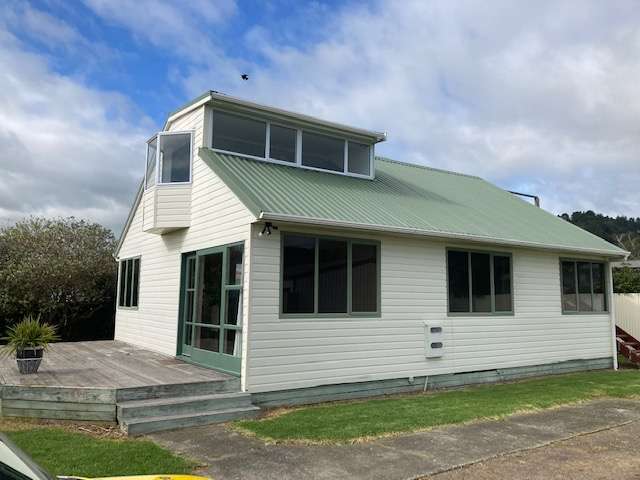 Tidy 3-Bedroom Home in Matata!