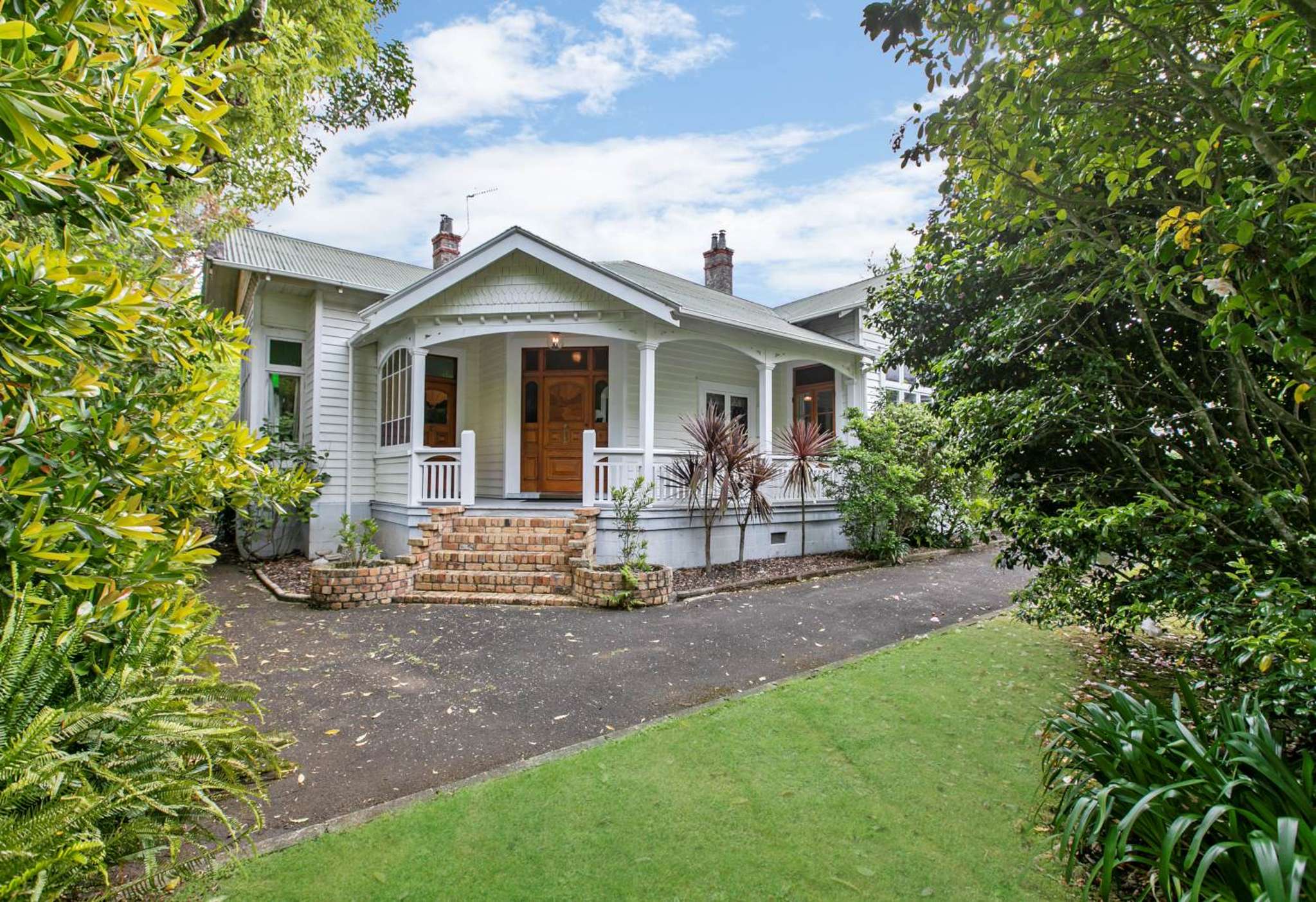 Auckland homes sell for more than $1m above CV