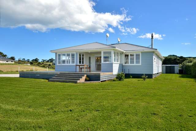 9 Browns Rise Mahia_1