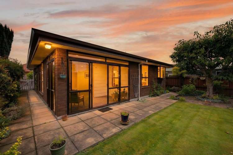 2/58a Daniels Road Redwood_0