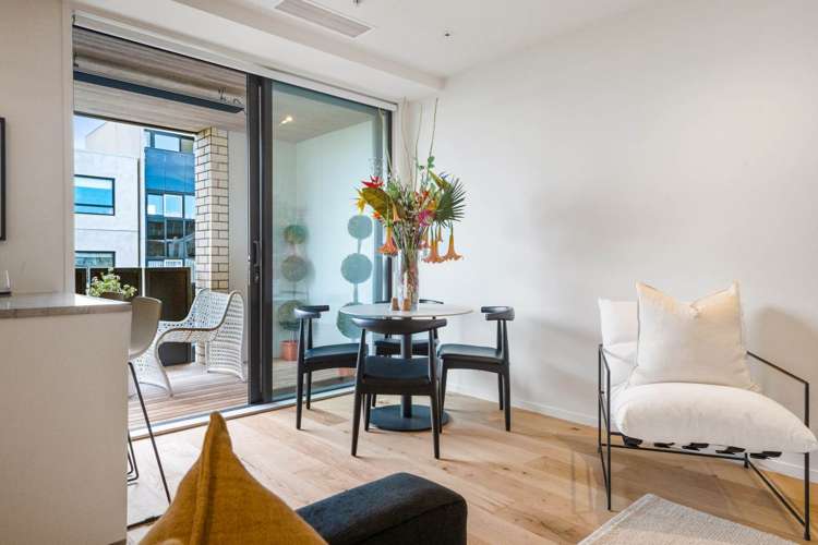 405/23A Pollen Street_5