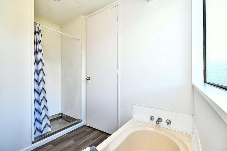 6 Leaming Place Clarks Beach_17