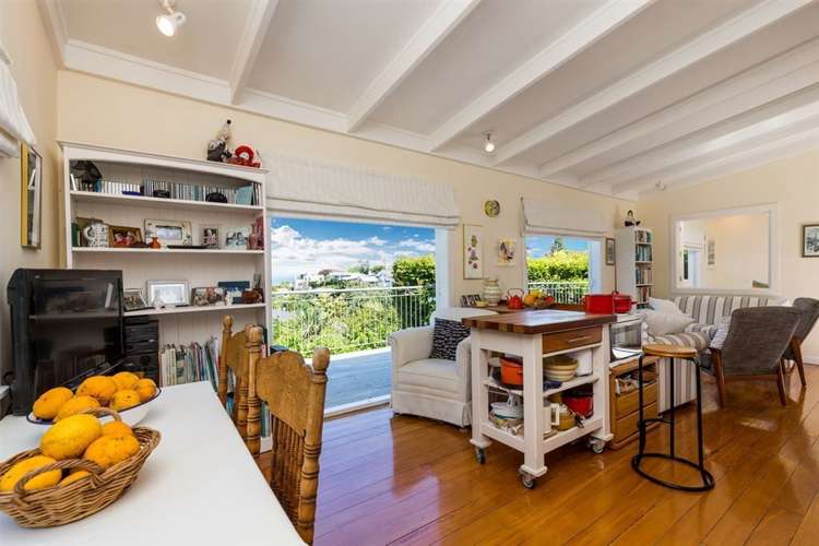 2/58 Beach Road Castor Bay_6