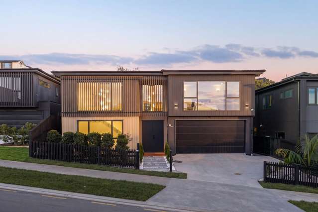 Grand Coastal Living & Modern Elegance