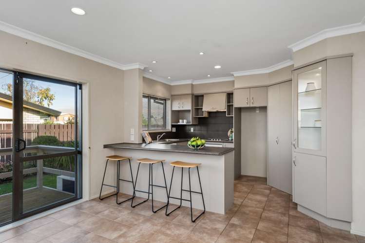 2 Pemberton Crescent Greerton_9