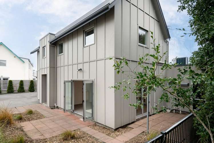 8 Olympic Lane Edgeware_22
