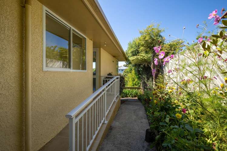 27 Idesia Grove Richmond_17