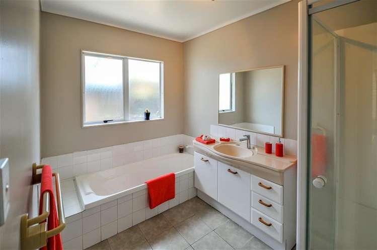 2/20 Hogans Road Glenfield_6
