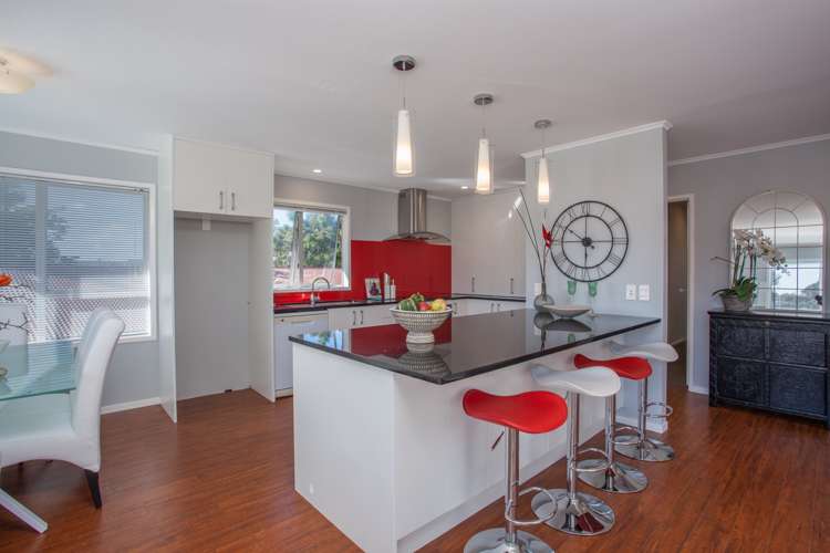 27 Puketitiro Street Glen Eden_4