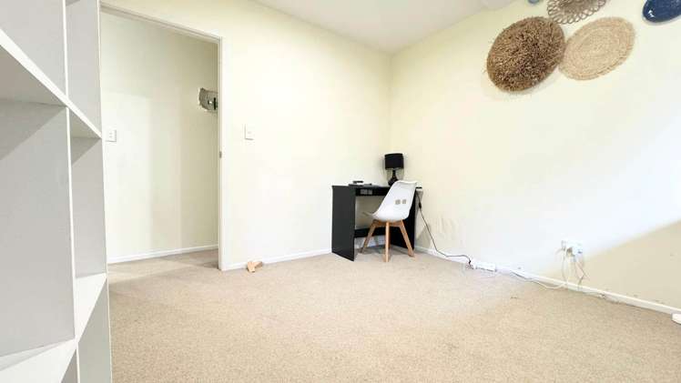 4 Easton Park Parade Glenfield_19