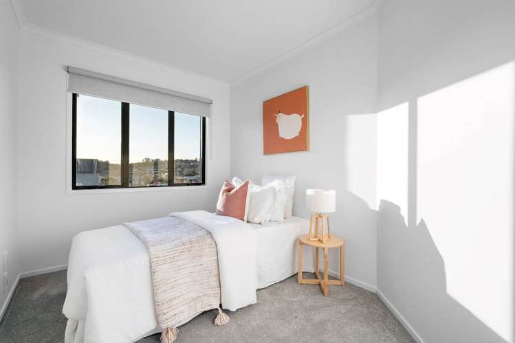 86 Fields Parade Oteha_17