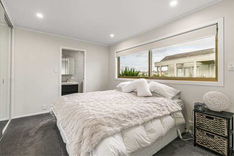 3/2 Beach Road Castor Bay_9