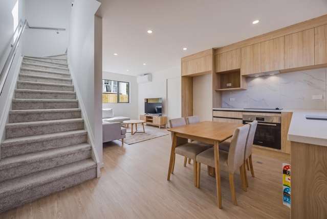 6 NEW HOMES|PRIME LOCATION