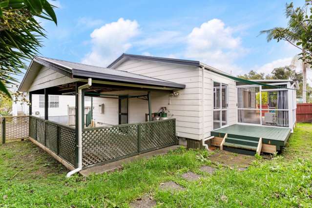 Convenient location. Starter home/smart investment