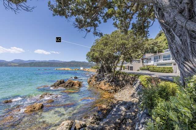 COASTAL GEM IN KARAKA BAYS