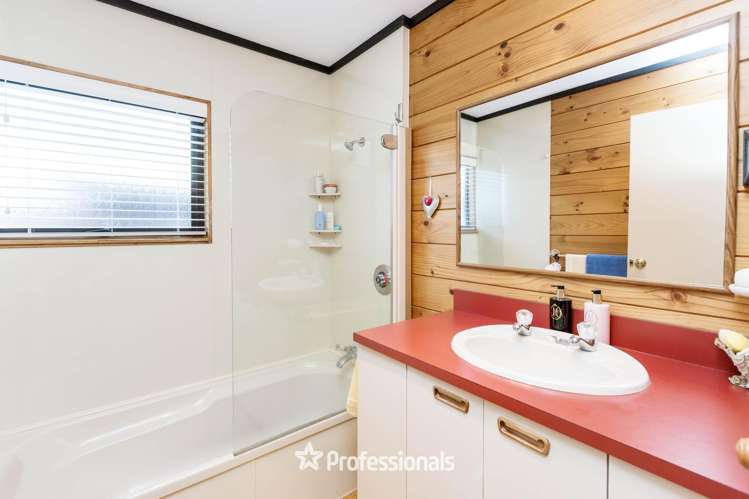 10 Laredo Grove Totara Park_13