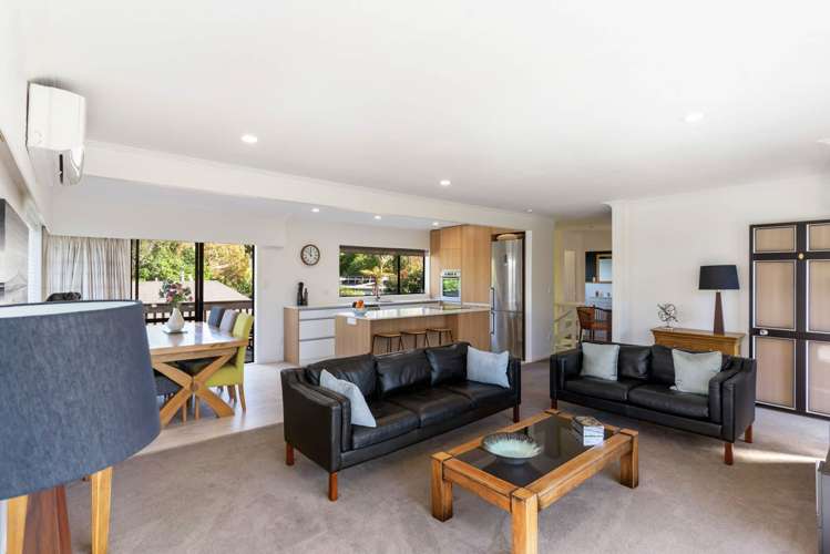 2/87 Beach Road Mellons Bay_10