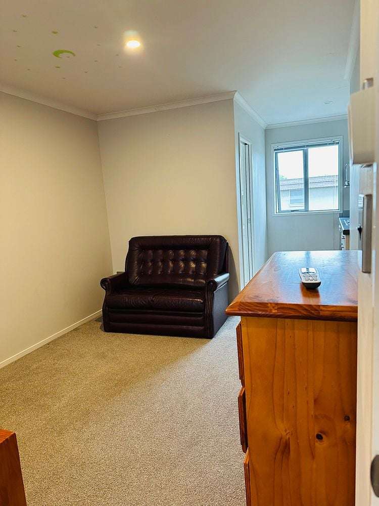 Room 3, 6/181 Knighton Road Hillcrest_3