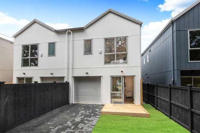 Modern Living in Karaka Awaits!