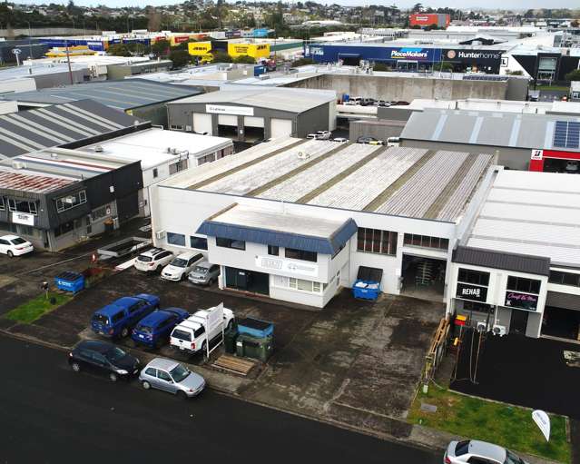 Versatile 958sqm industrial building