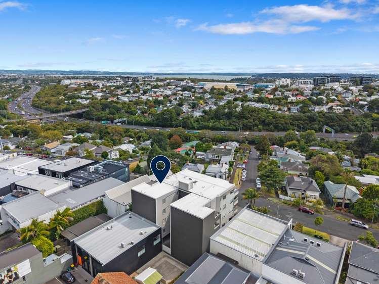 2D/44 Aitken Terrace Kingsland_13