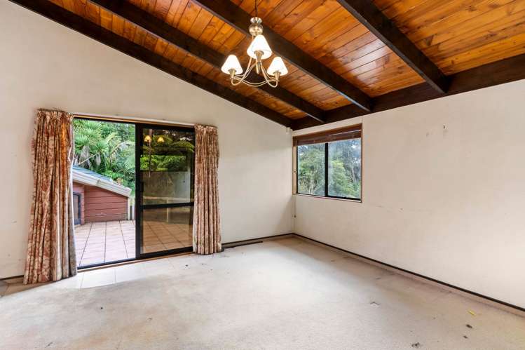 416 Scenic Drive Waiatarua_6