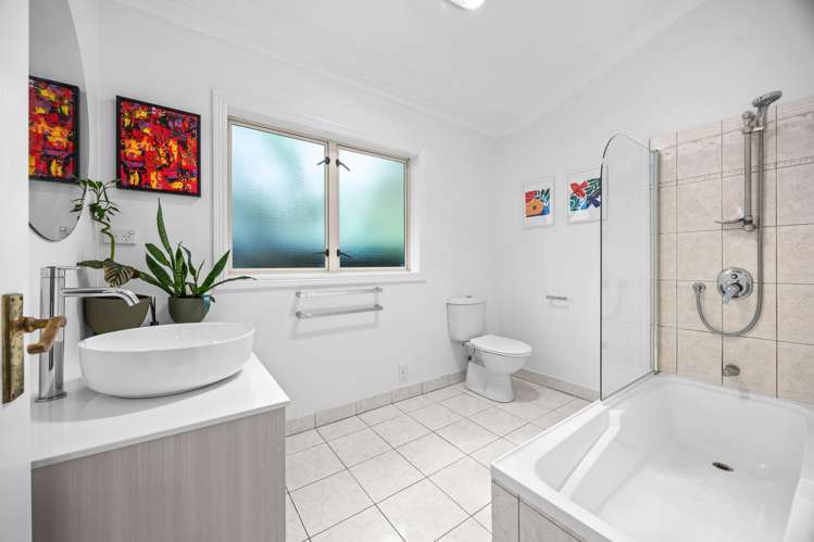 21A Kelwyn Road Kelston_18