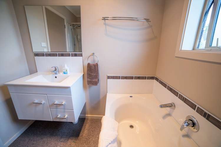 18 Motu-Au Close Manapouri_23