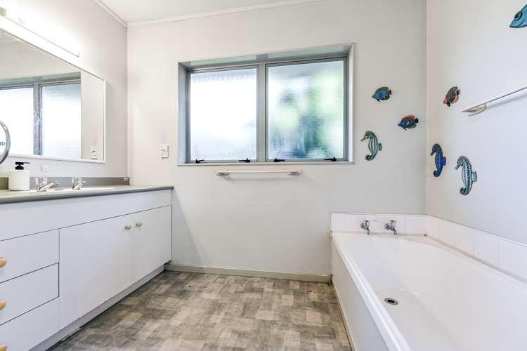 1b Saxbys Road Glenview_7