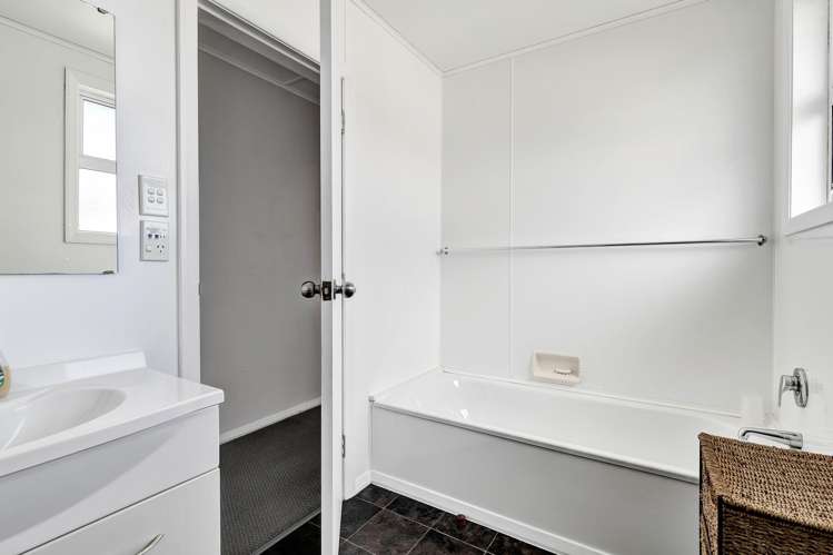 6 Malone Place Hawera_8