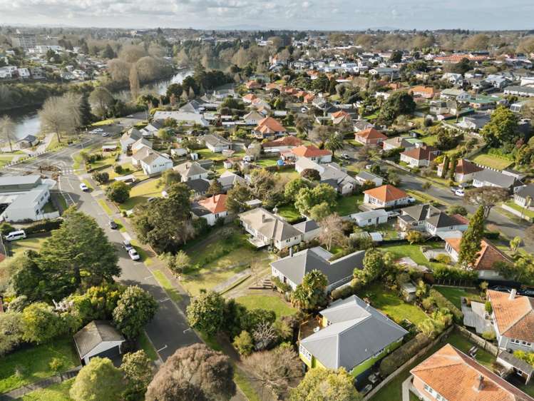 16 Plunket Terrace Hamilton East_17