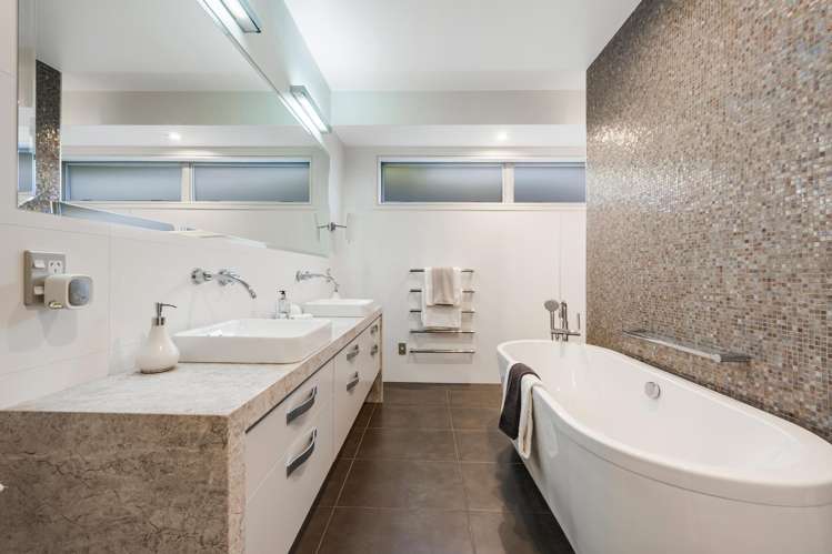 8 Oceania Place Mellons Bay_32