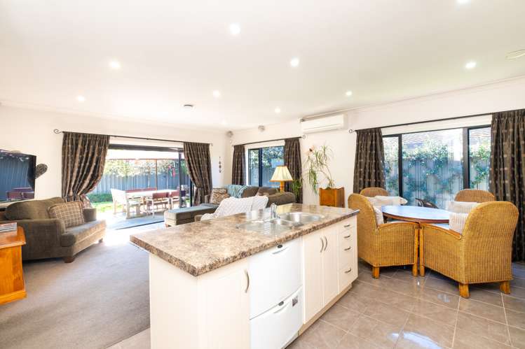 39 Heynes Place Clive_6