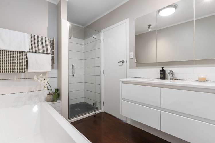 8 Shanaway Rise Hillcrest_9