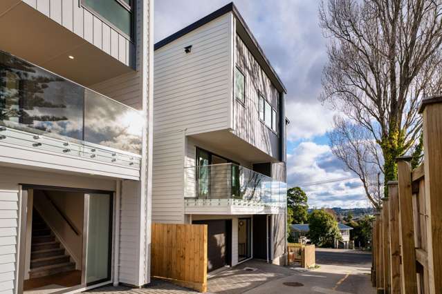 AFFORDABLE NEW 4-BEDDY - DOUBLE WESTLAKE