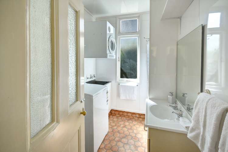 206 North Road North East Valley_11