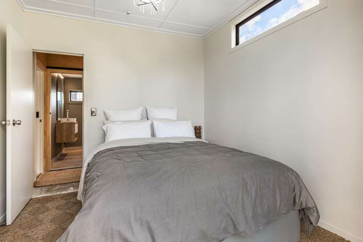 13b Torkar Road Clarks Beach_14